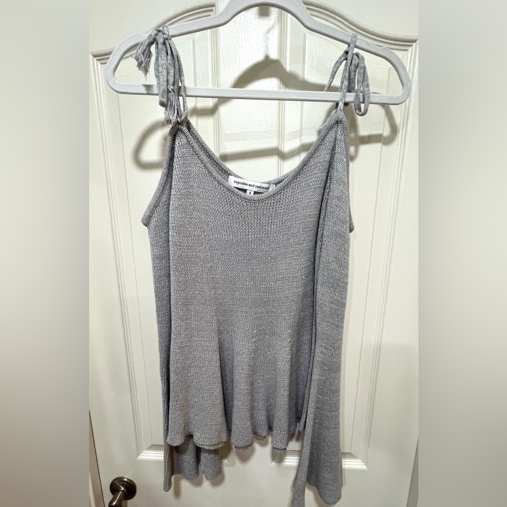 cupcakes & cashmere light gray knit cold shoulder sweater